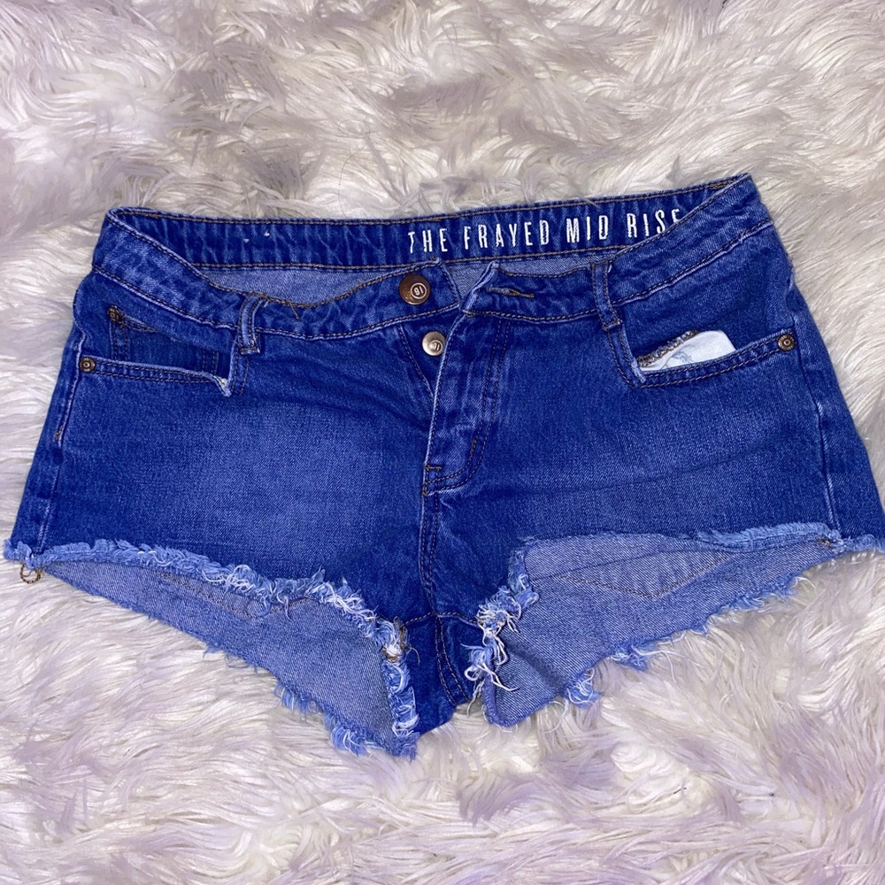 Frayed mid-rise shorts